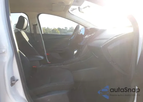 2016 Ford Focus Se z USA, uszkodzony, nr VIN 1FADP3F25GL239100